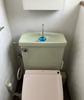 施工事例｜厚木市でトイレタンクの水漏れ修理｜ボールタップ交換-施工前