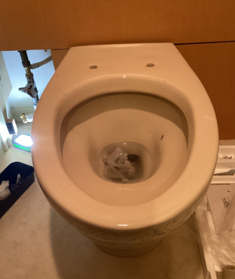 横浜市緑区の施工実績紹介-トイレの水が流れっぱなし・水漏れ修理(施工前)