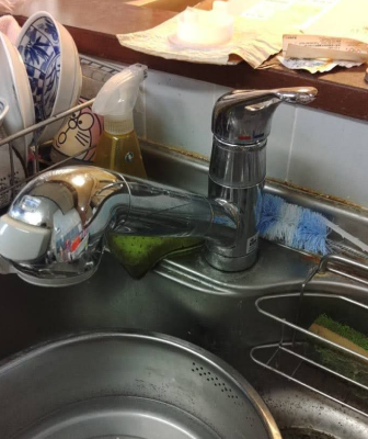 施工事例｜横浜市青葉区で故障したキッチンの水栓蛇口交換・台所のお湯がでない-施工前